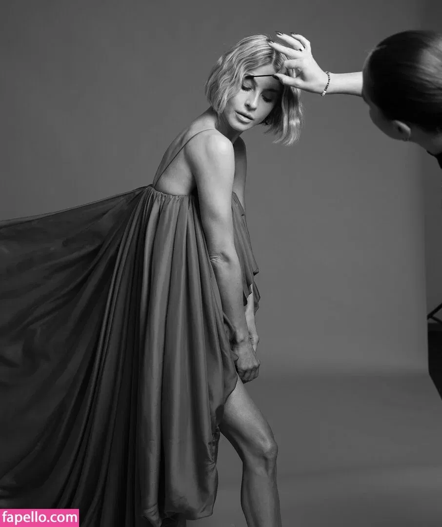 Julianne Hough / juleshough Onlyfans Photo Gallery 