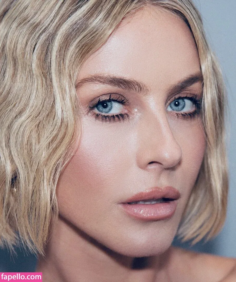 Julianne Hough / juleshough Onlyfans Photo Gallery 