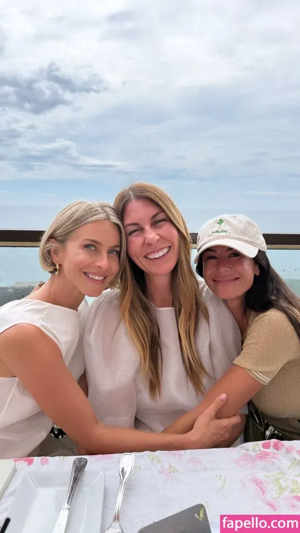 Julianne Hough / juleshough Onlyfans Photo Gallery 