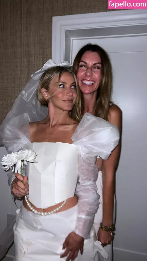 Julianne Hough / juleshough Onlyfans Photo Gallery 