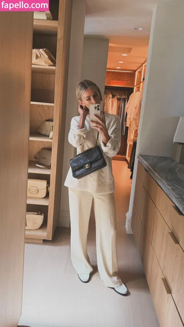 Julianne Hough / juleshough Onlyfans Photo Gallery 