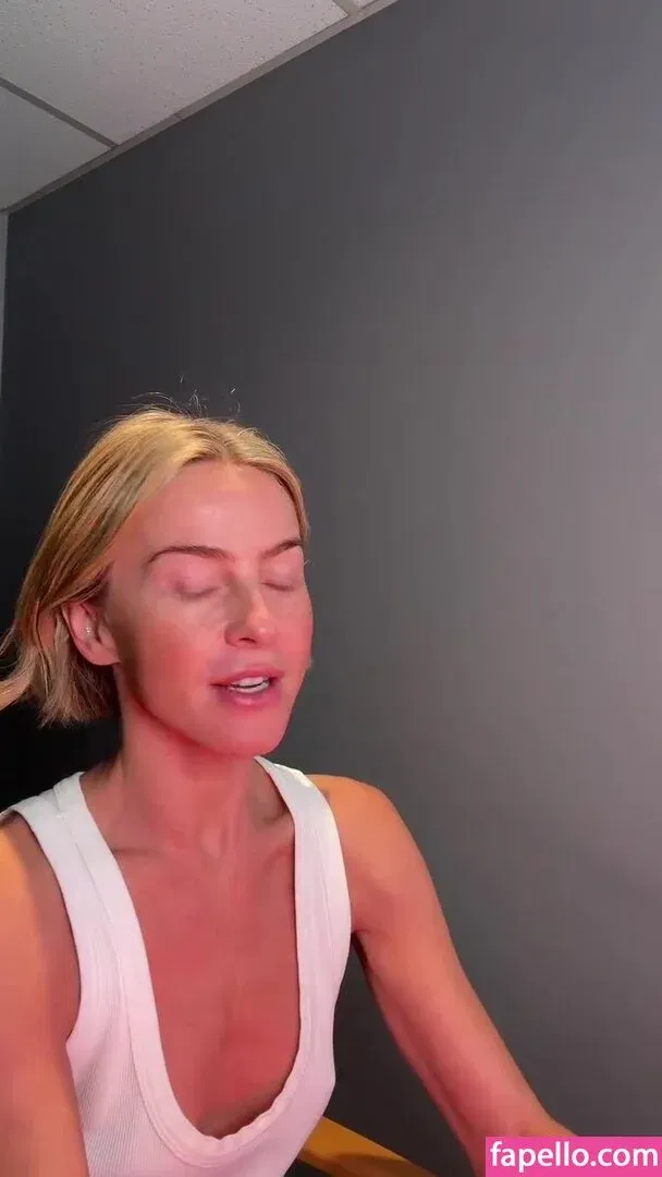 Julianne Hough / juleshough Onlyfans Photo Gallery 