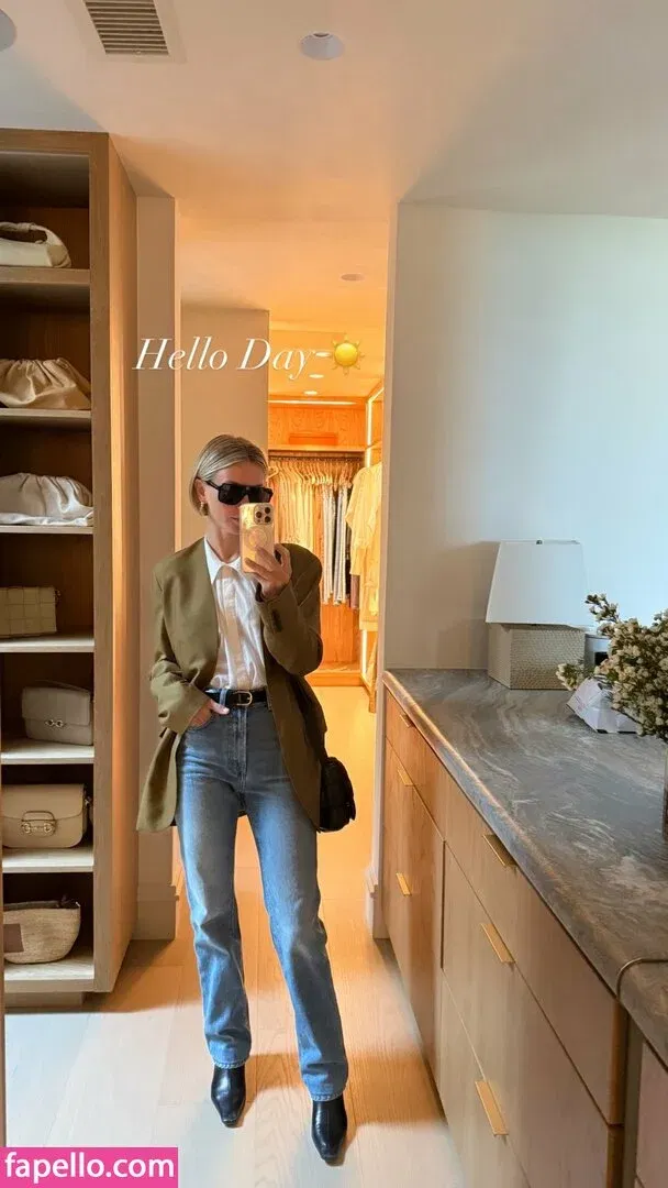 Julianne Hough / juleshough Onlyfans Photo Gallery 