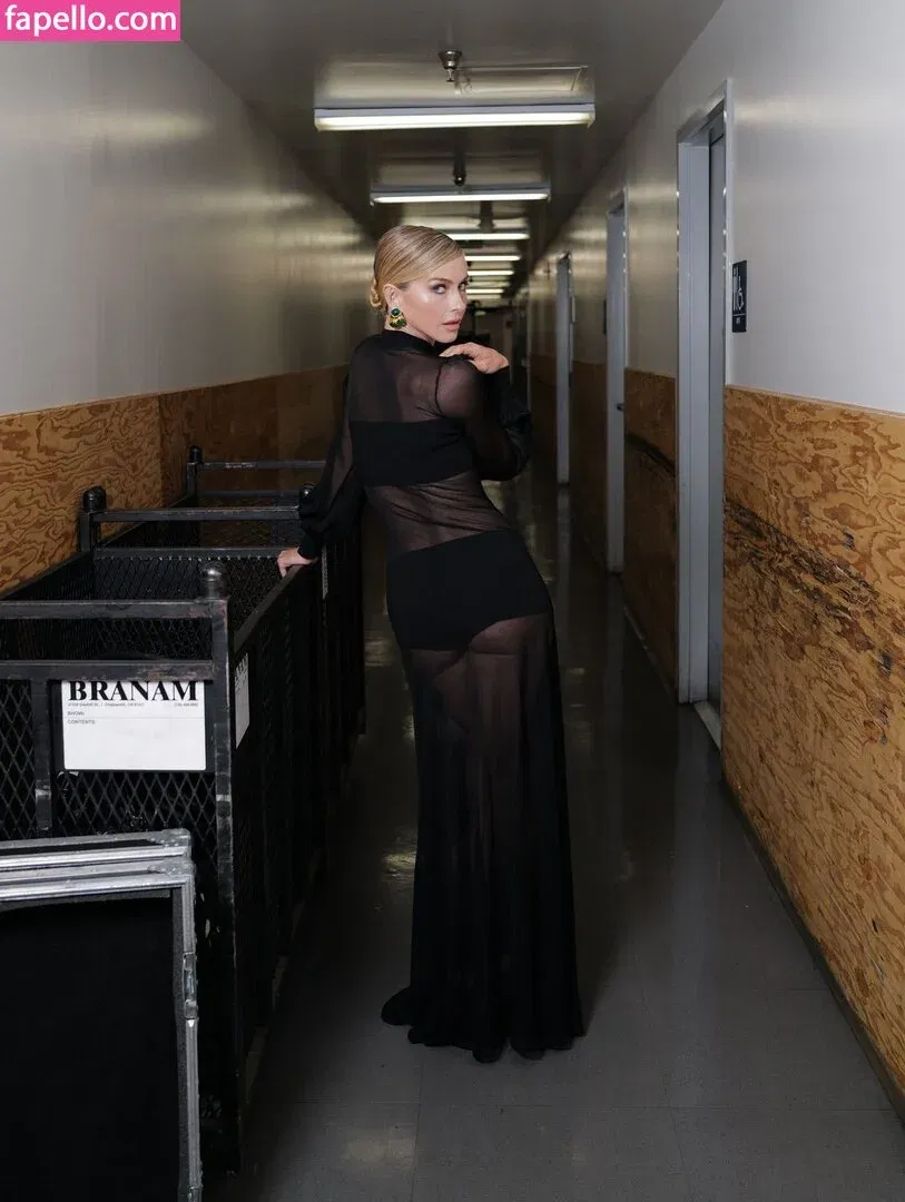 Julianne Hough / juleshough Onlyfans Photo Gallery 