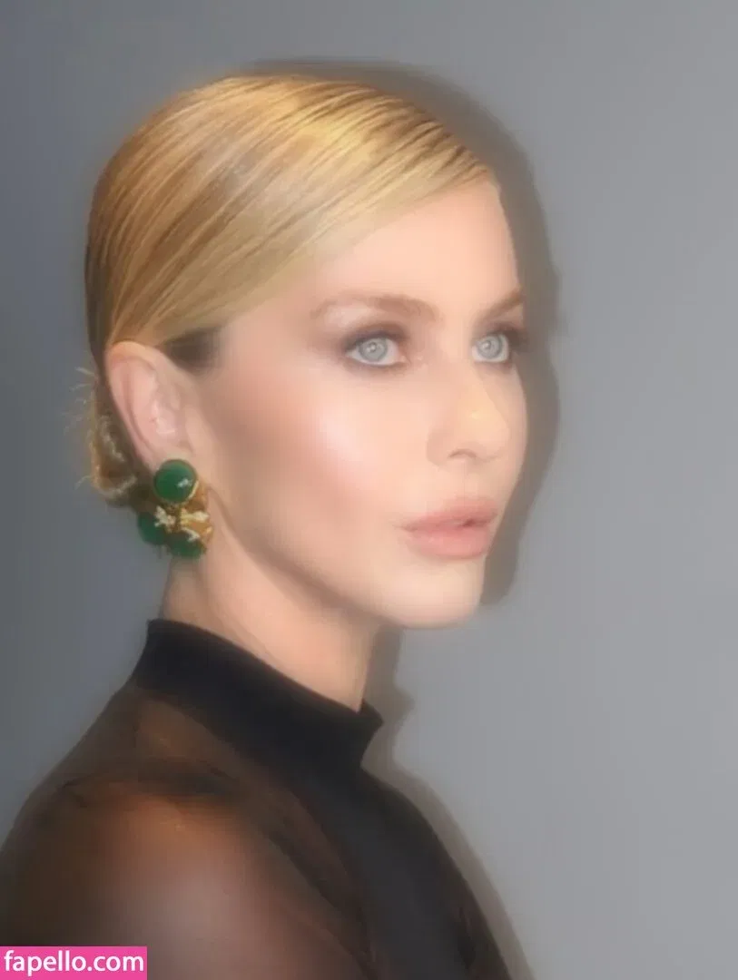 Julianne Hough / juleshough Onlyfans Photo Gallery 