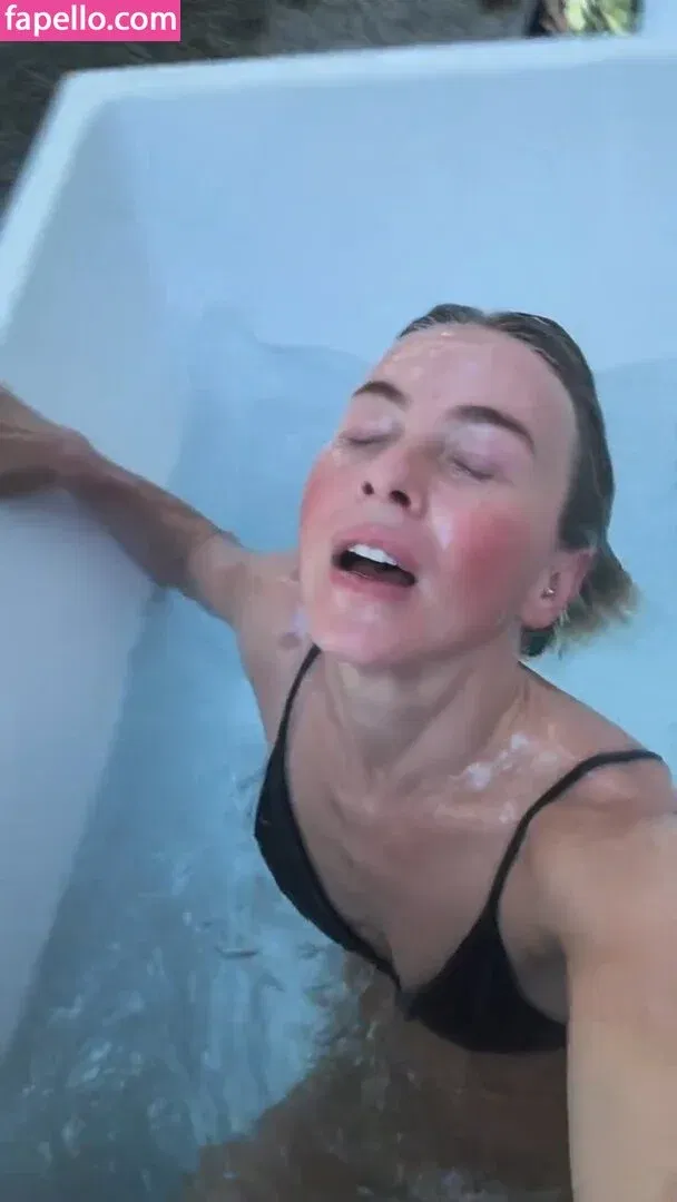 Julianne Hough / juleshough Onlyfans Photo Gallery 