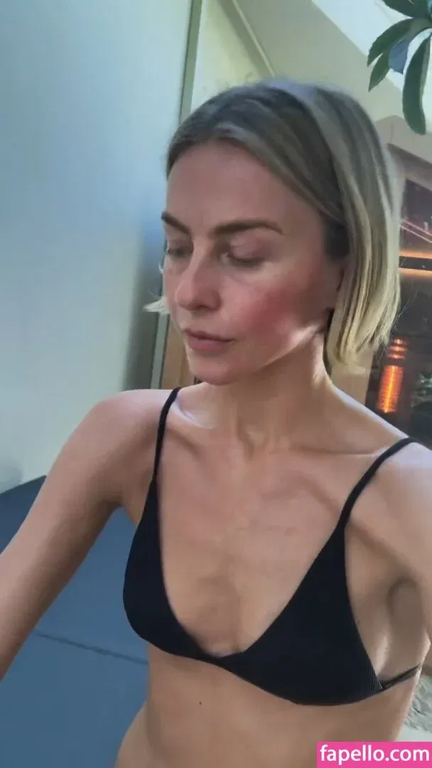 Julianne Hough / juleshough Onlyfans Photo Gallery 