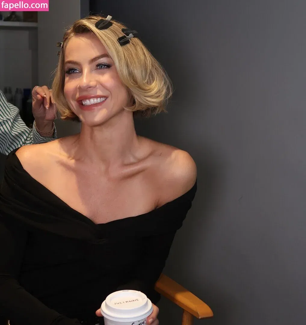 Julianne Hough / juleshough Onlyfans Photo Gallery 