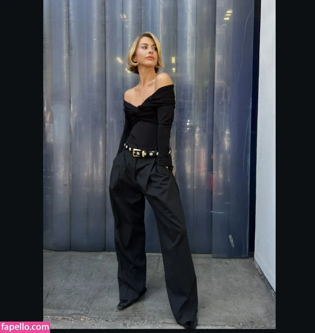 Julianne Hough / juleshough Onlyfans Photo Gallery 