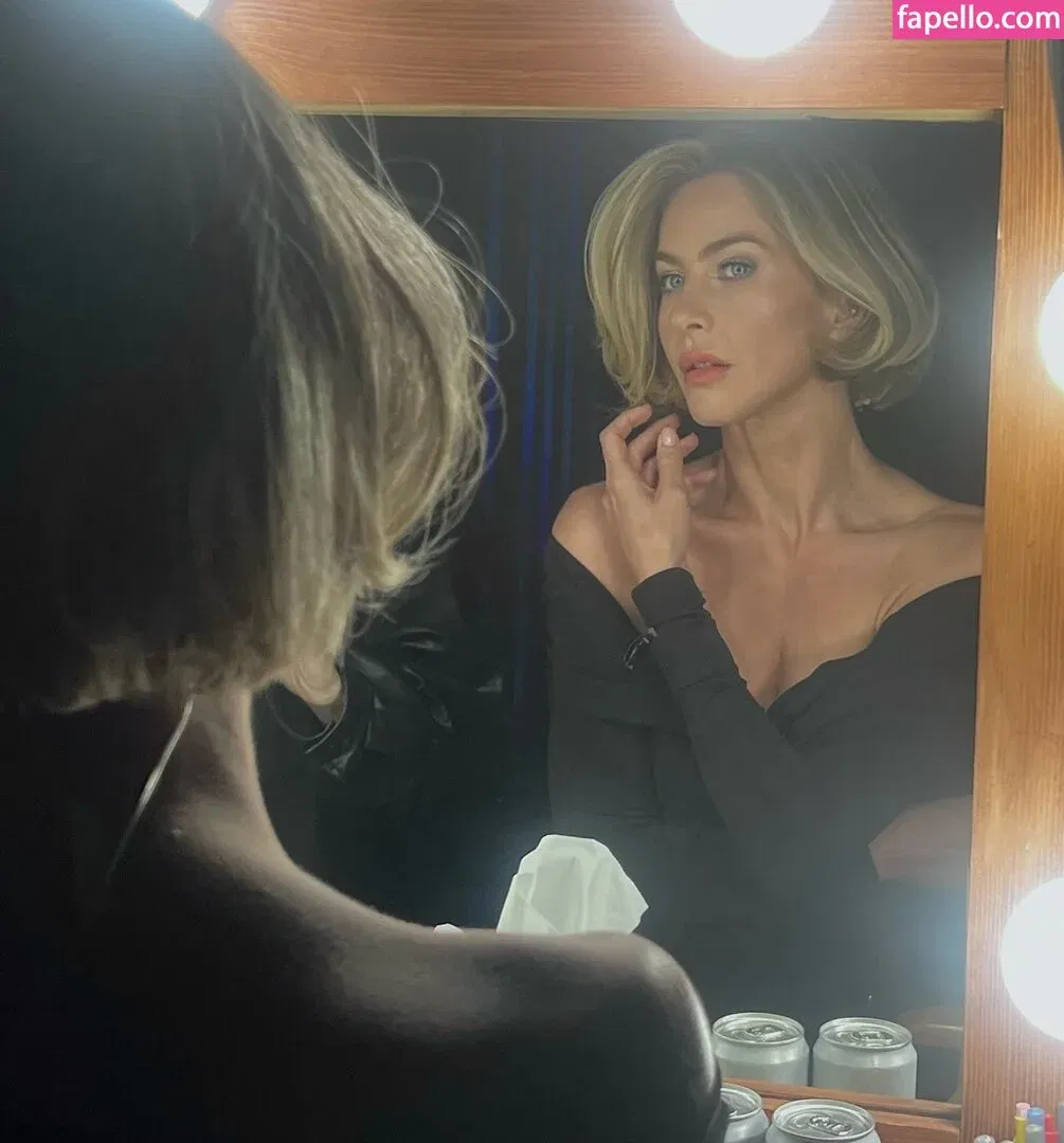 Julianne Hough / juleshough Onlyfans Photo Gallery 