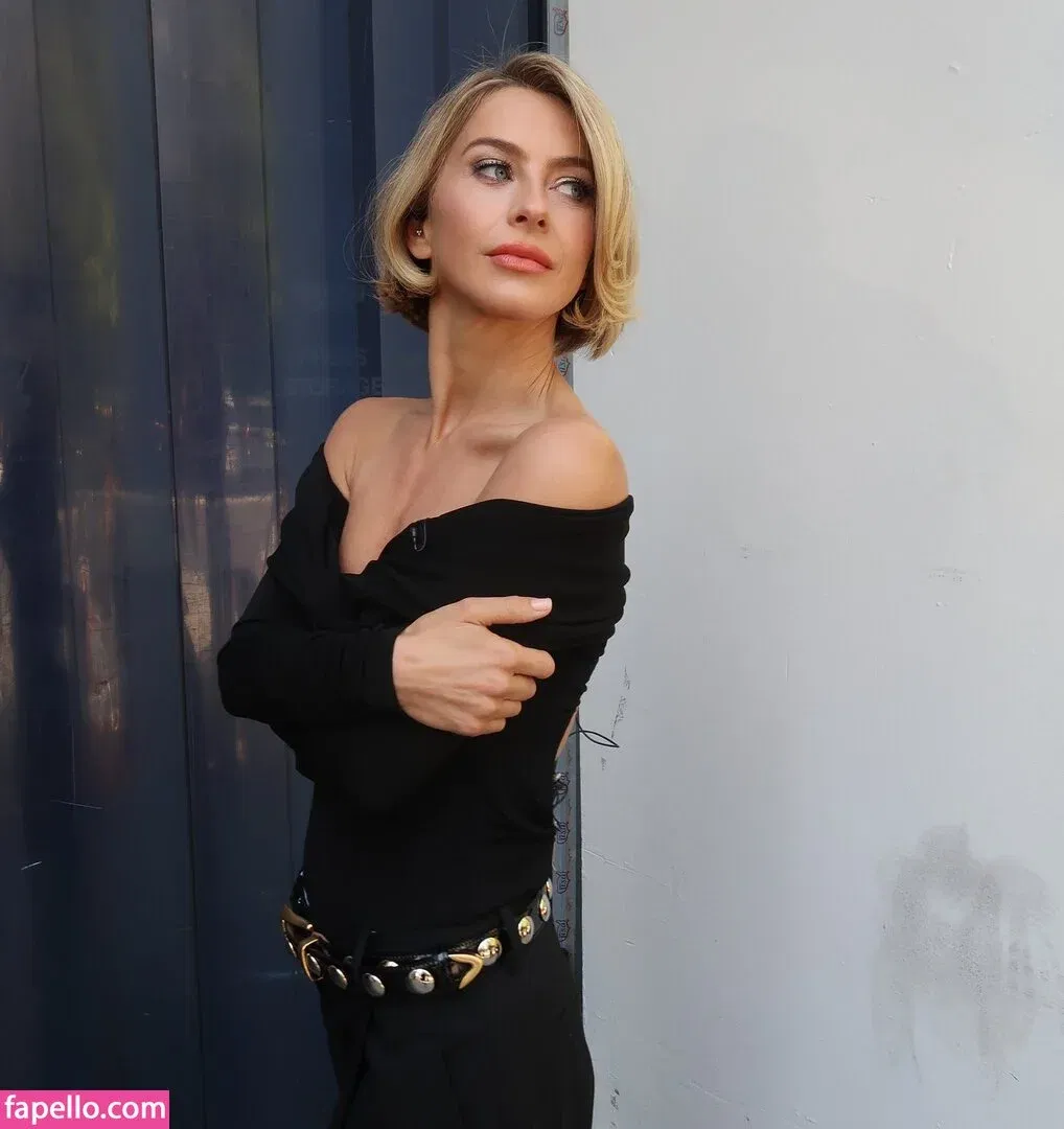 Julianne Hough / juleshough Onlyfans Photo Gallery 