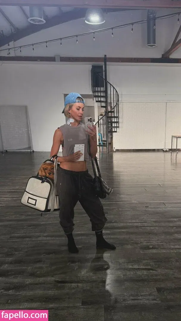 Julianne Hough / juleshough Onlyfans Photo Gallery 