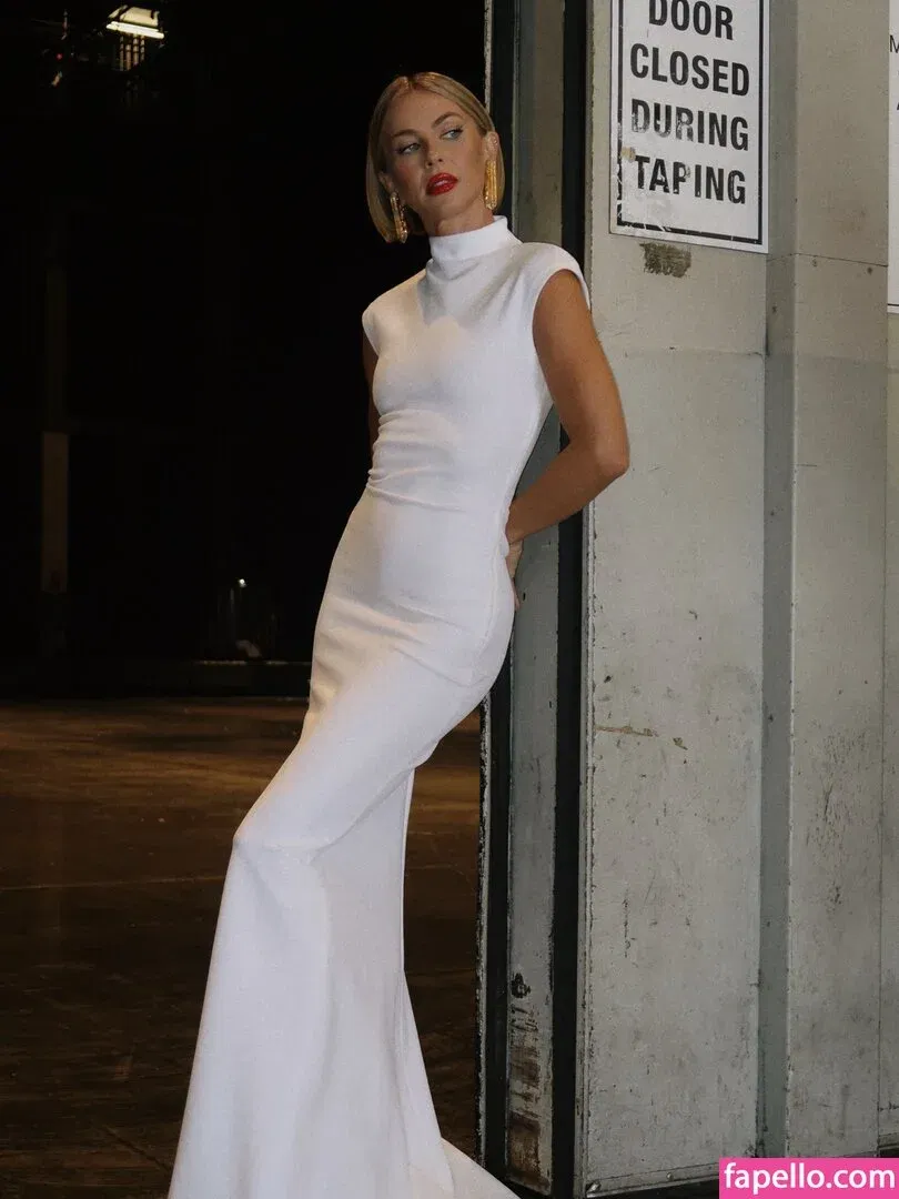 Julianne Hough / juleshough Onlyfans Photo Gallery 