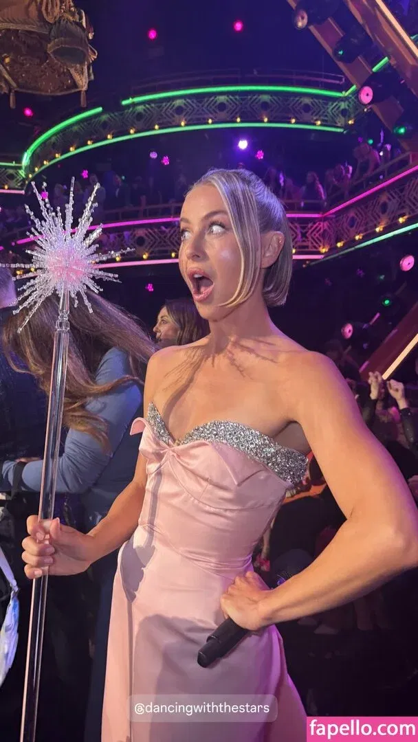 Julianne Hough / juleshough Onlyfans Photo Gallery 