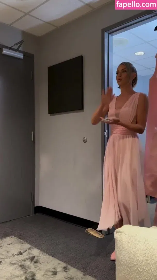 Julianne Hough / juleshough Onlyfans Photo Gallery 