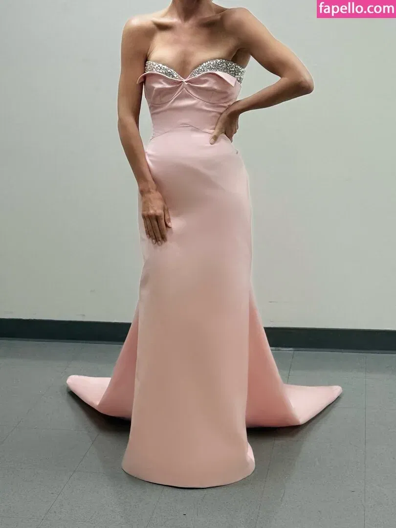 Julianne Hough / juleshough Onlyfans Photo Gallery 