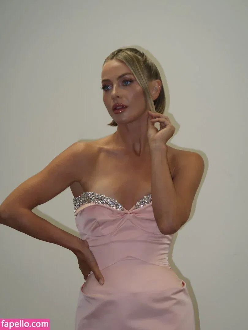 Julianne Hough / juleshough Onlyfans Photo Gallery 