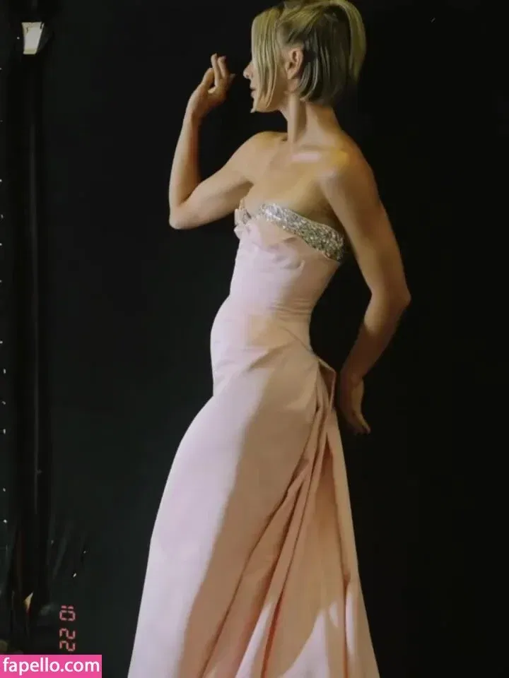 Julianne Hough / juleshough Onlyfans Photo Gallery 