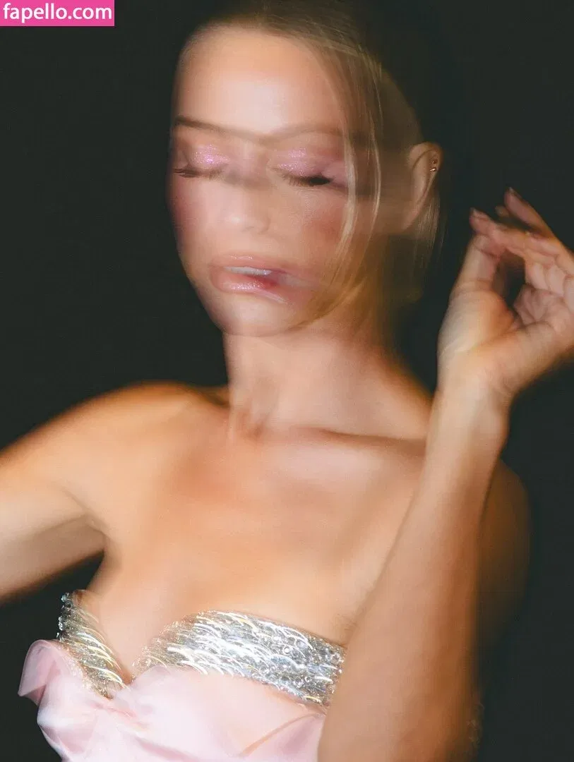 Julianne Hough / juleshough Onlyfans Photo Gallery 