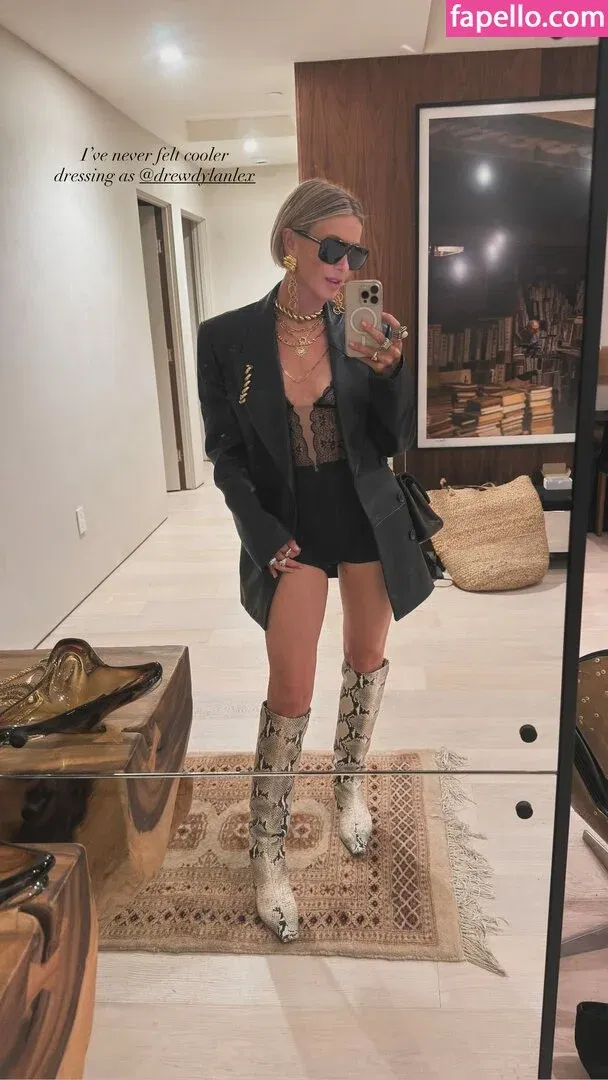 Julianne Hough / juleshough Onlyfans Photo Gallery 