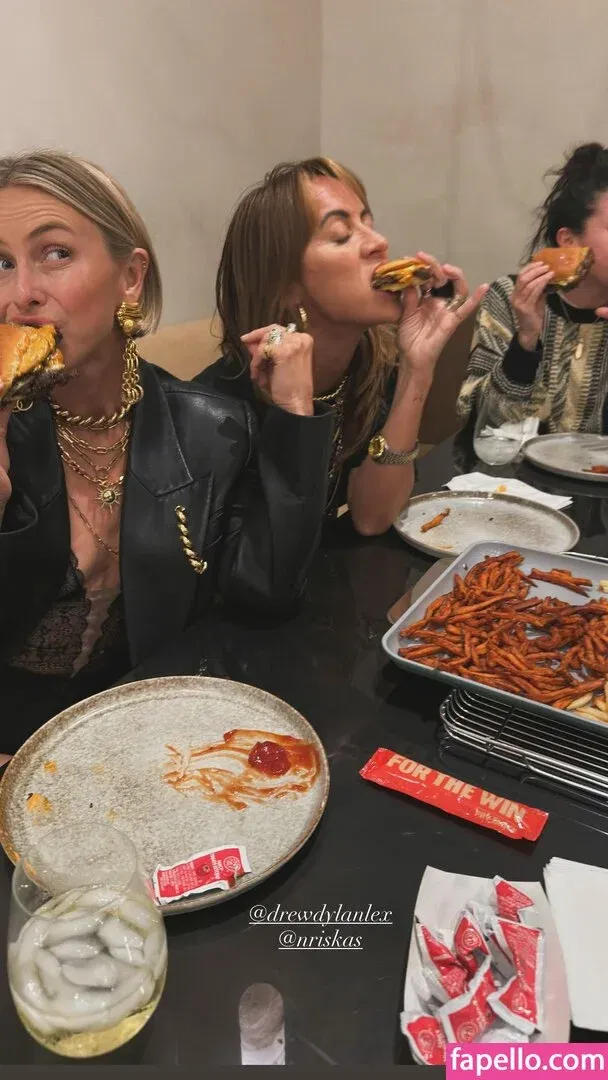 Julianne Hough / juleshough Onlyfans Photo Gallery 