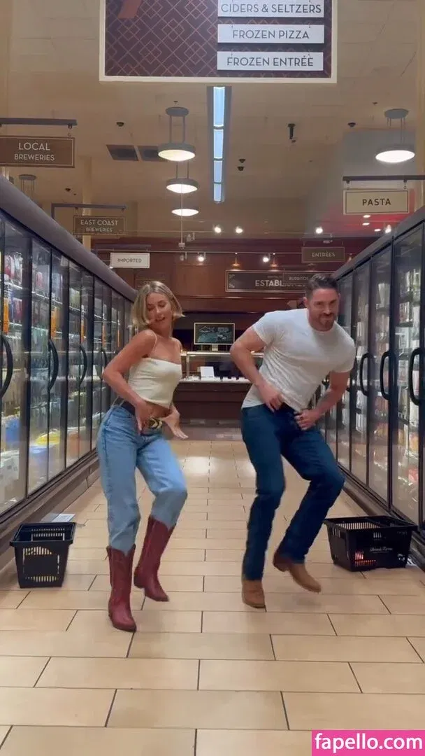 Julianne Hough / juleshough Onlyfans Photo Gallery 