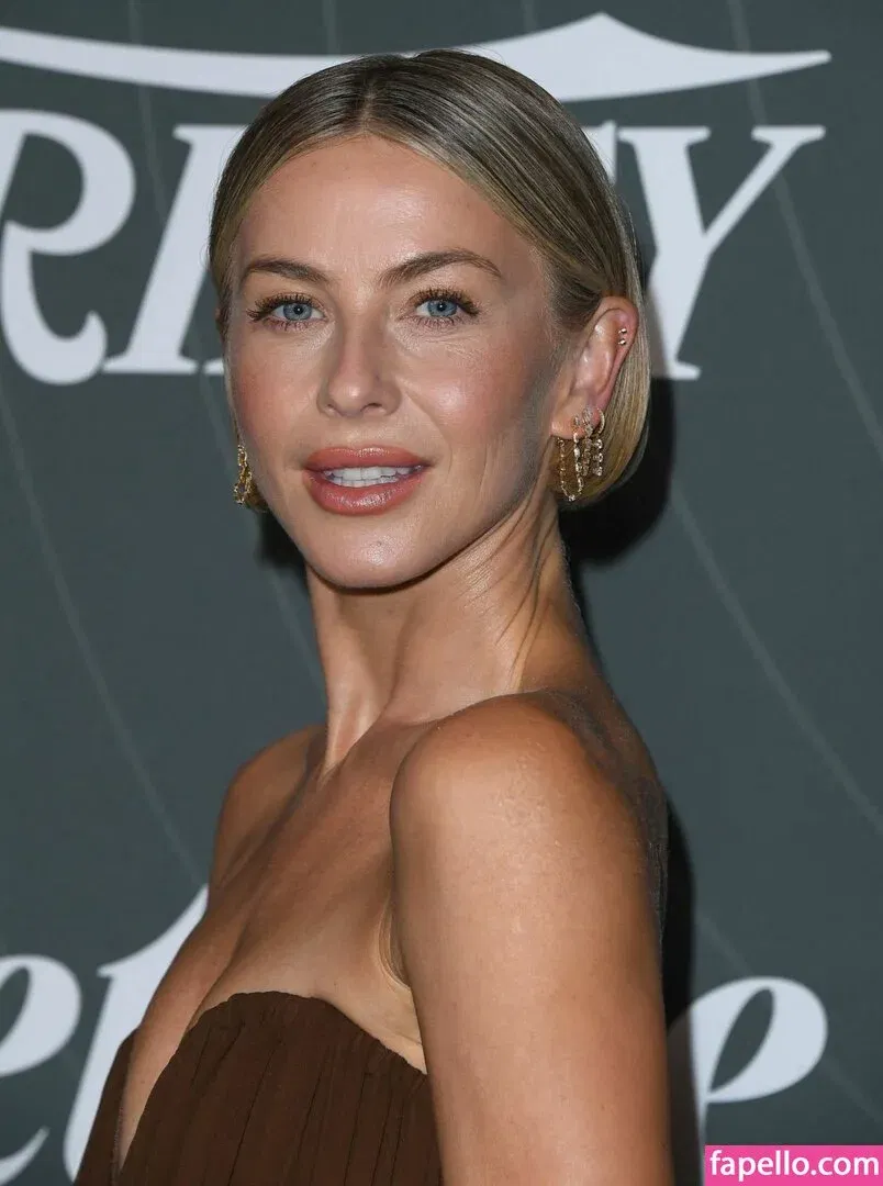 Julianne Hough / juleshough Onlyfans Photo Gallery 