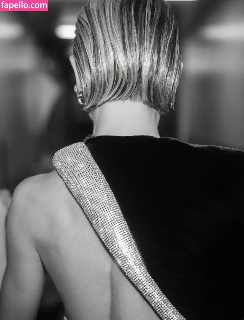 Julianne Hough / juleshough Onlyfans Photo Gallery 