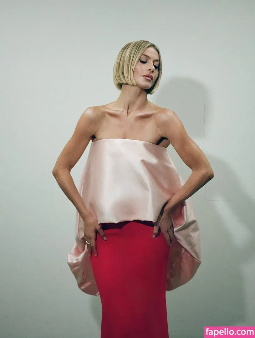 Julianne Hough / juleshough Onlyfans Photo Gallery 