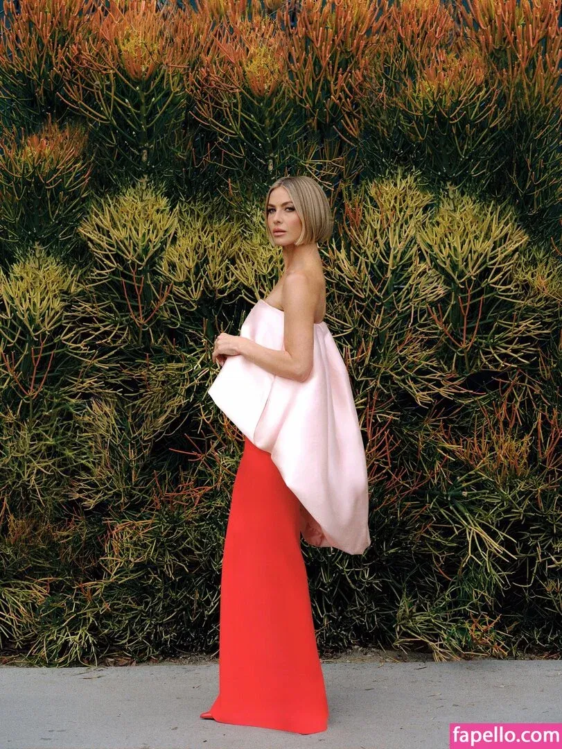 Julianne Hough / juleshough Onlyfans Photo Gallery 