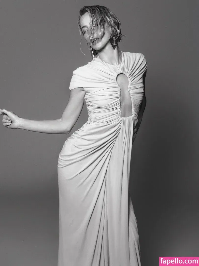 Julianne Hough / juleshough Onlyfans Photo Gallery 