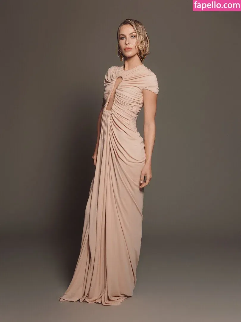 Julianne Hough / juleshough Onlyfans Photo Gallery 