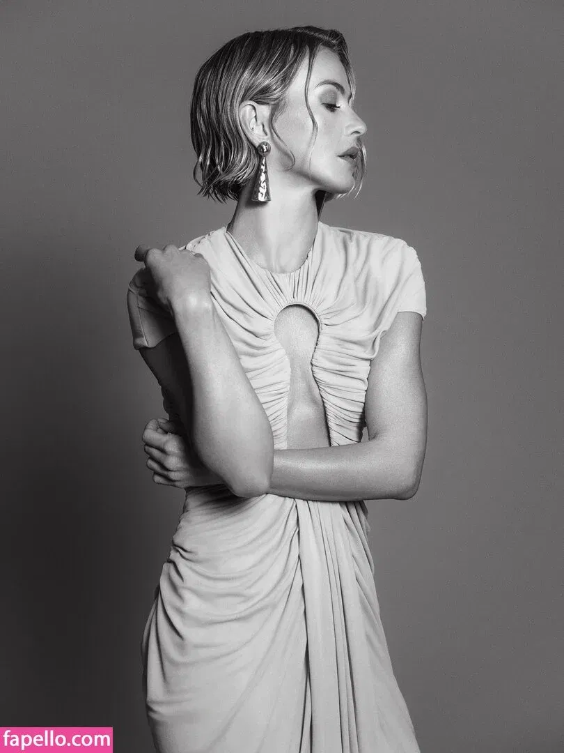 Julianne Hough / juleshough Onlyfans Photo Gallery 