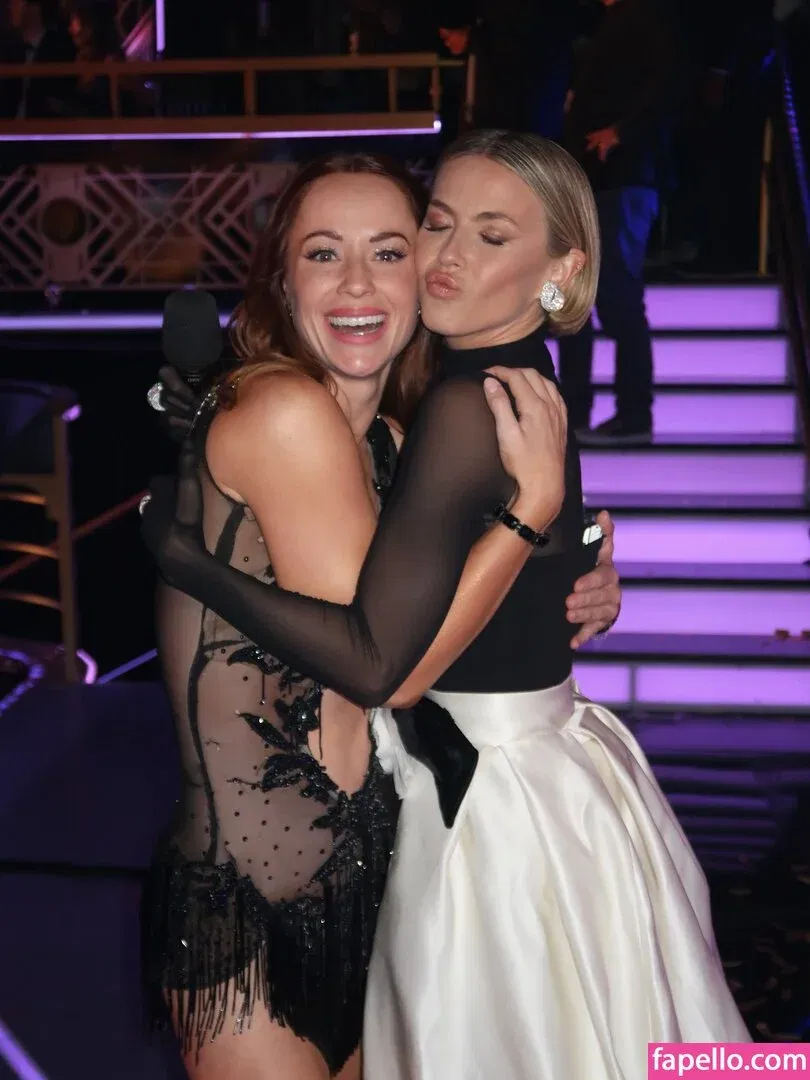 Julianne Hough / juleshough Onlyfans Photo Gallery 