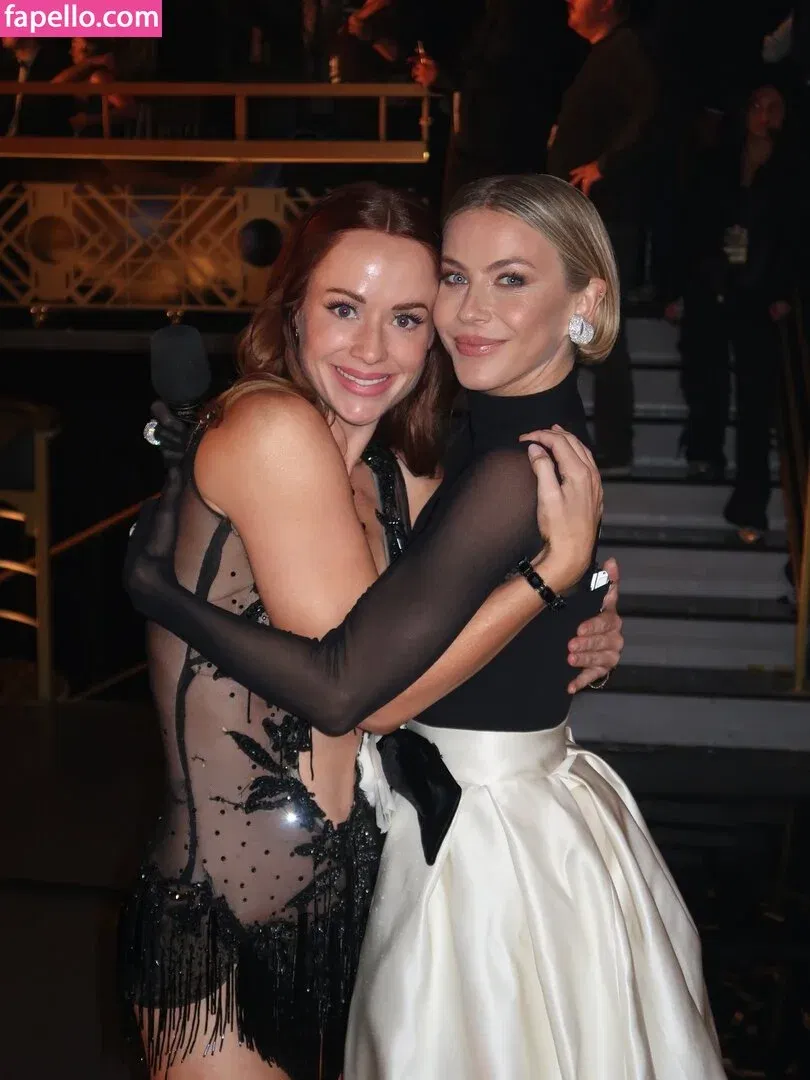 Julianne Hough / juleshough Onlyfans Photo Gallery 