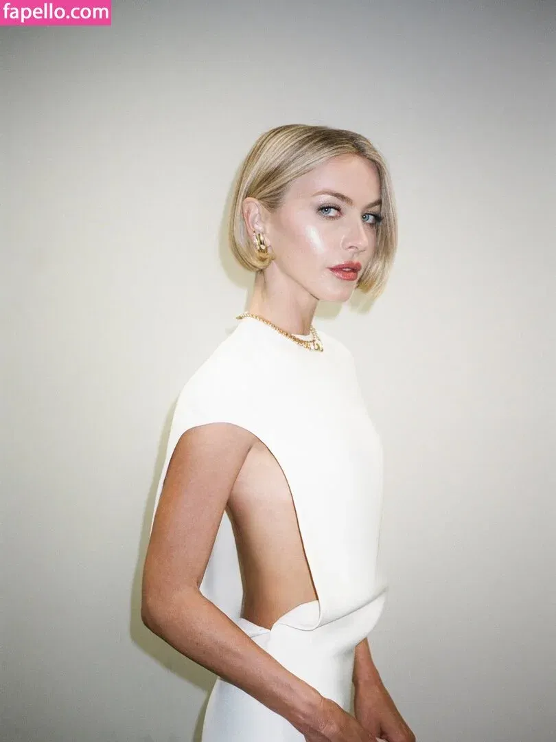 Julianne Hough / juleshough Onlyfans Photo Gallery 