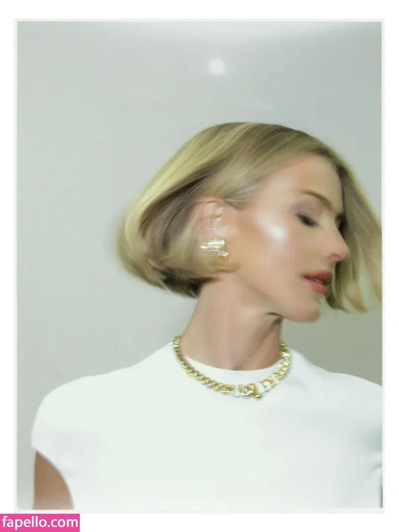 Julianne Hough / juleshough Onlyfans Photo Gallery 