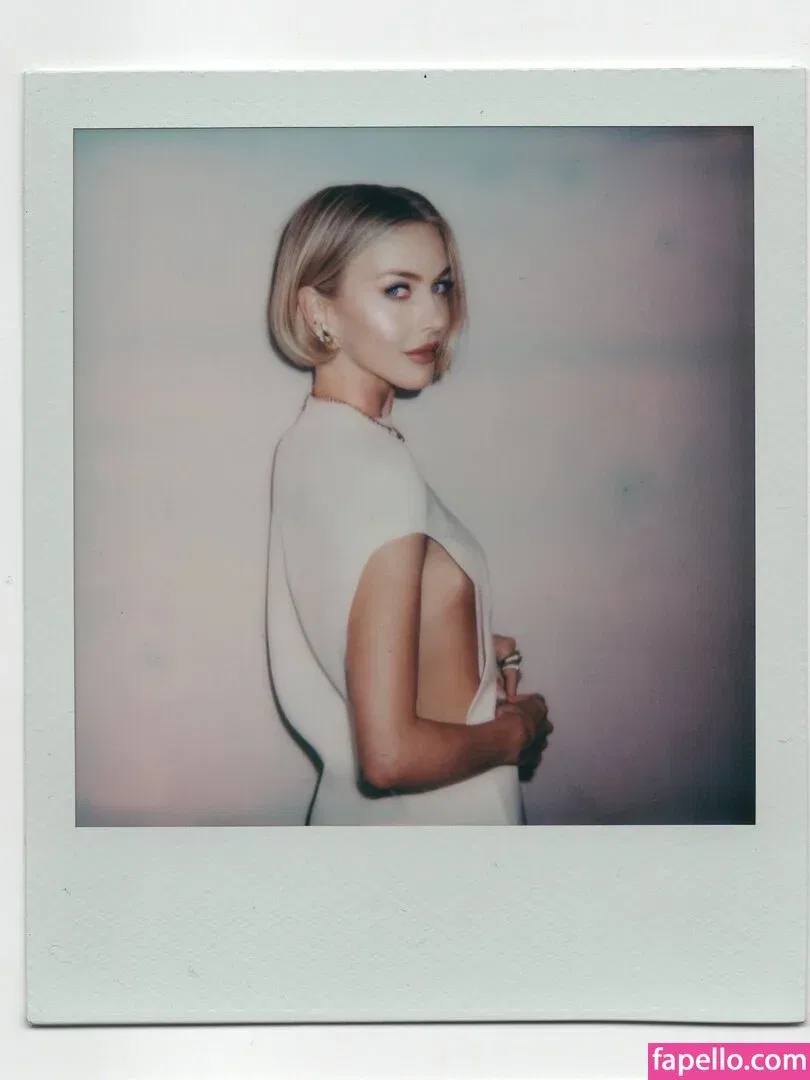 Julianne Hough / juleshough Onlyfans Photo Gallery 