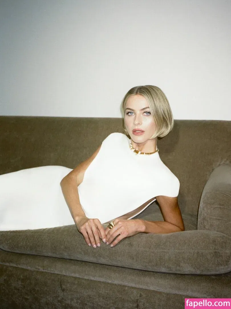 Julianne Hough / juleshough Onlyfans Photo Gallery 