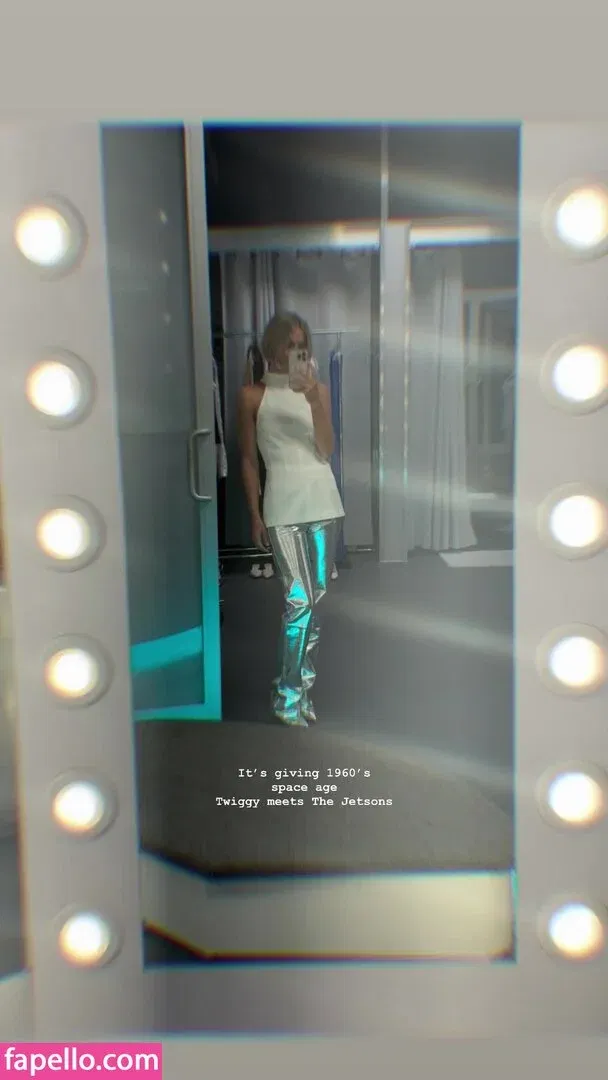 Julianne Hough / juleshough Onlyfans Photo Gallery 