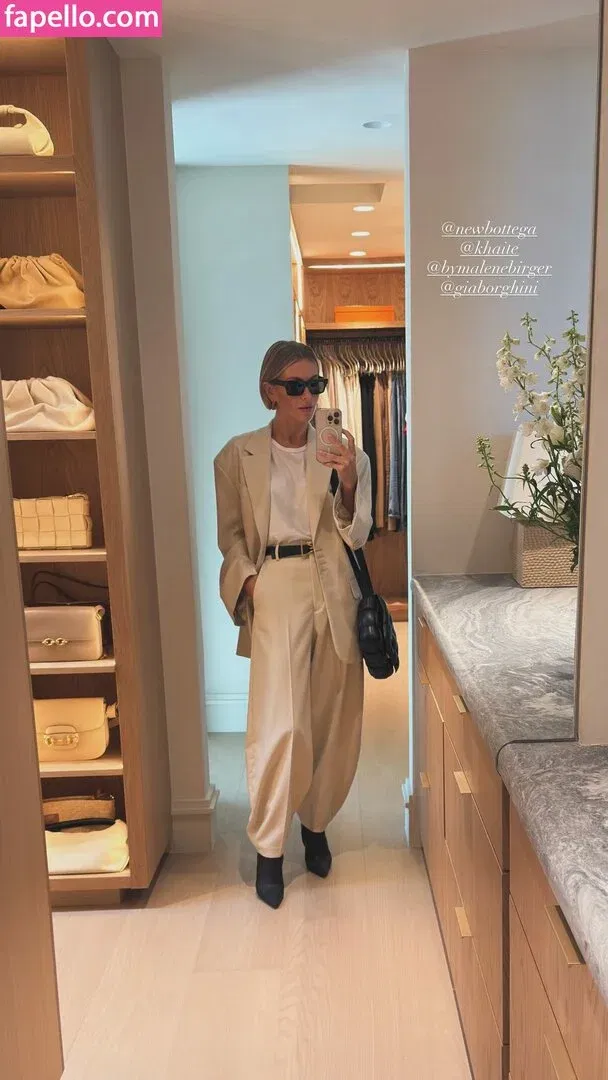 Julianne Hough / juleshough Onlyfans Photo Gallery 