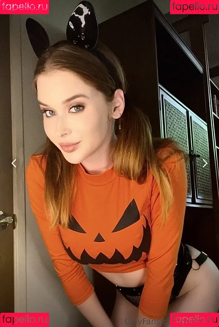 Renee Olstead / xorenee / xoreneeo Onlyfans Photo Gallery 