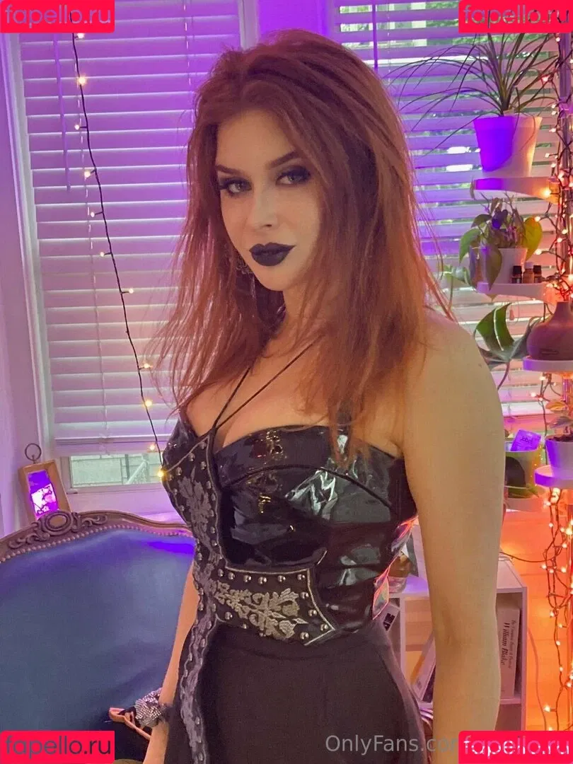 Renee Olstead / xorenee / xoreneeo Onlyfans Photo Gallery 