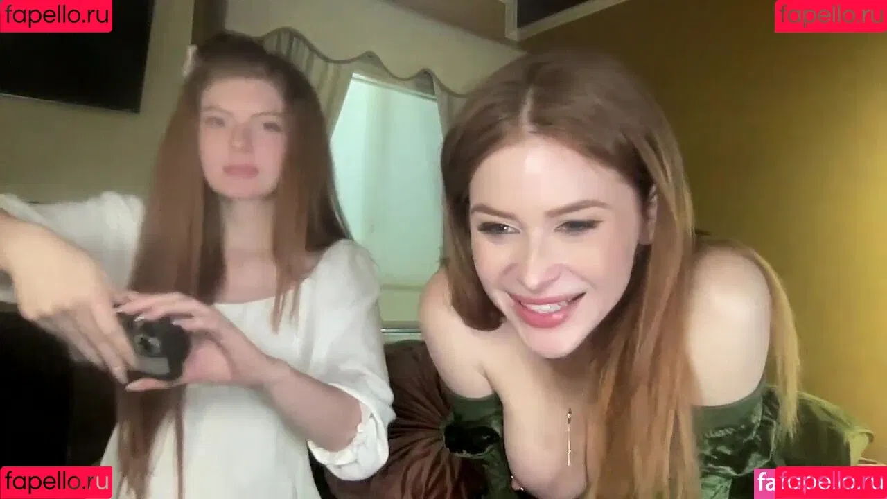 Renee Olstead / xorenee / xoreneeo Onlyfans Photo Gallery 