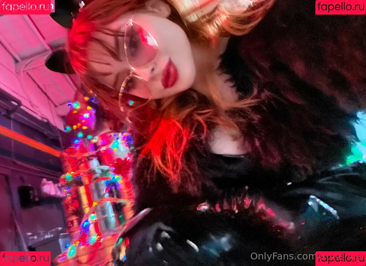Renee Olstead / xorenee / xoreneeo Onlyfans Photo Gallery 