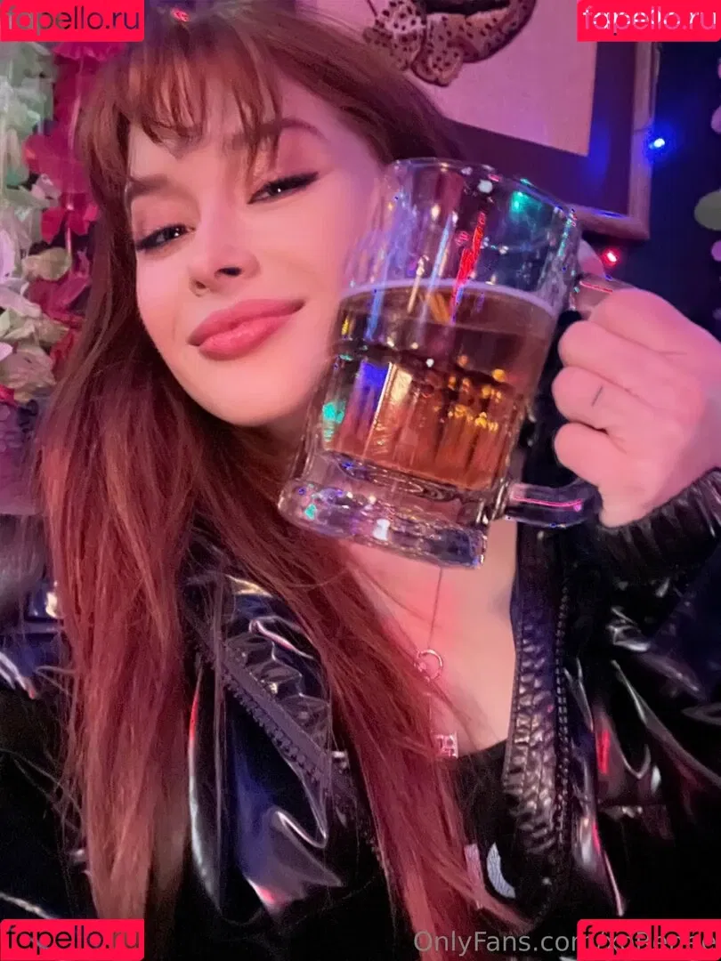 Renee Olstead / xorenee / xoreneeo Onlyfans Photo Gallery 