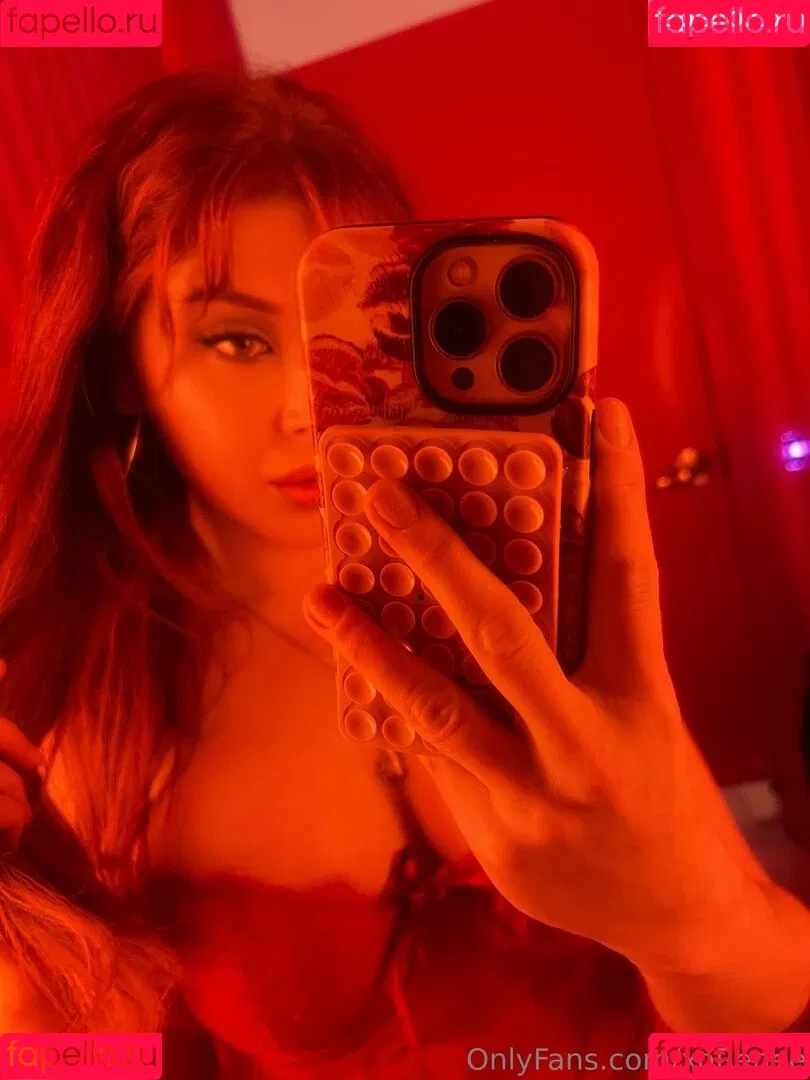 Renee Olstead / xorenee / xoreneeo Onlyfans Photo Gallery 