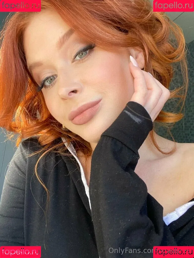 Renee Olstead / xorenee / xoreneeo Onlyfans Photo Gallery 