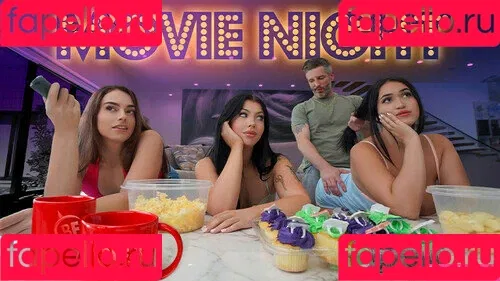 Nia Bleu / champagne.pocky / niableuofficial / niableuxo Onlyfans Photo Gallery 