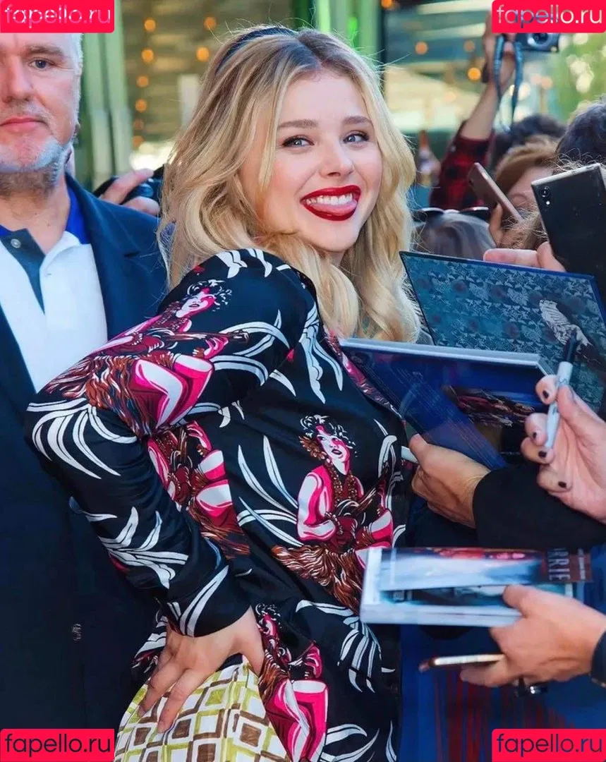Chloë Grace Moretz / chloegmoretz / https: Onlyfans Photo Gallery 